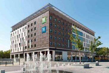ホテル Ibis Styles Nimes Gare Centre