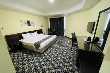 هتل Phoenicia Tower