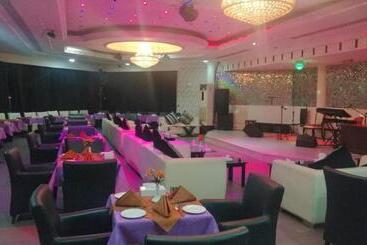 هتل Phoenicia Tower