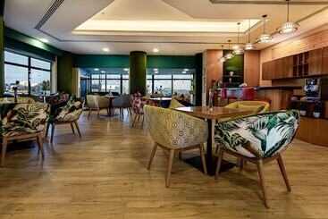 هتل Phoenicia Tower
