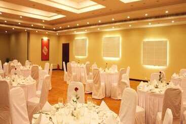هتل Royal Sarovar Portico Siliguri