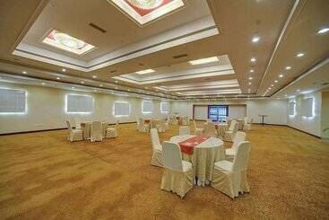 هتل Royal Sarovar Portico Siliguri