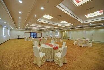 هتل Royal Sarovar Portico Siliguri