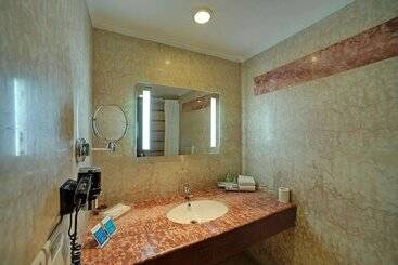 هتل Royal Sarovar Portico Siliguri