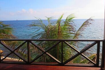هتل Scuba Lodge & Suites