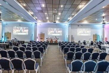 هتل Suites Inn La Muralla Metepec