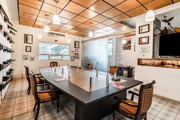 هتل Suites Inn La Muralla Metepec