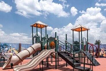 هتل Suites Inn La Muralla Metepec