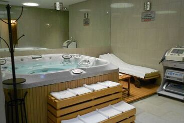 هتل Suites Inn La Muralla Metepec