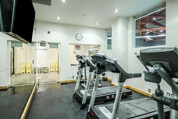 هتل Suites Inn La Muralla Metepec
