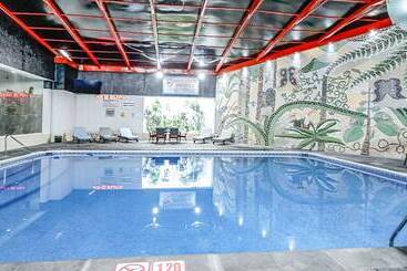 هتل Suites Inn La Muralla Metepec