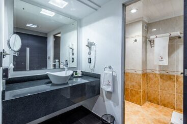 هتل Suites Inn La Muralla Metepec