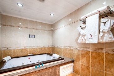 هتل Suites Inn La Muralla Metepec