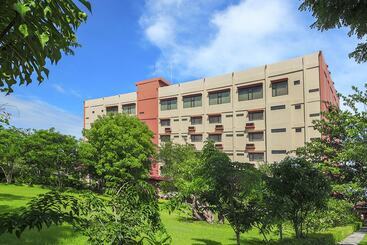 هتل The Jayakarta Suites Komodo Flores