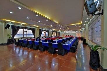 هتل The Jayakarta Suites Komodo Flores
