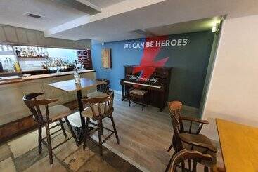 هتل The Lugger Inn