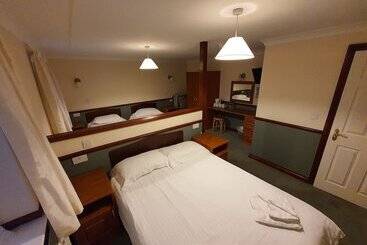 هتل The Lugger Inn