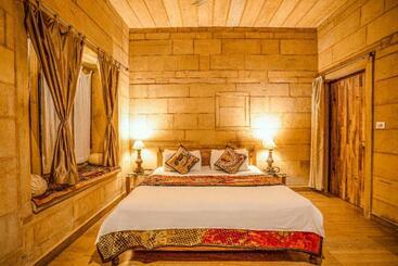 هتل The Silk Route