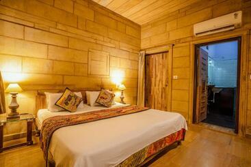 هتل The Silk Route