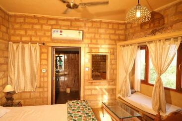 هتل The Silk Route