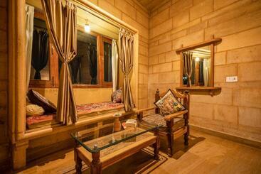هتل The Silk Route