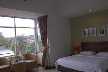 ホテル The Studio Inn Nusa Dua