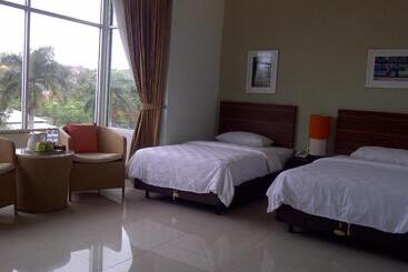 ホテル The Studio Inn Nusa Dua