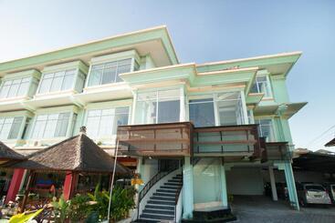 ホテル The Studio Inn Nusa Dua