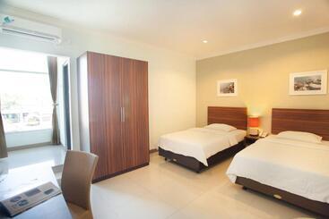 ホテル The Studio Inn Nusa Dua