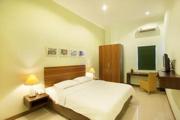 ホテル The Studio Inn Nusa Dua