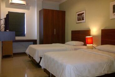 ホテル The Studio Inn Nusa Dua