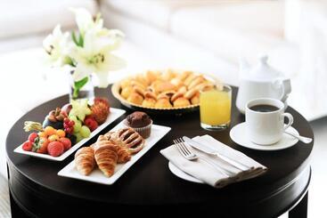 Marriott Executive Apartments Riyadh, Convention Center