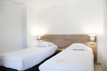 Отель Zenitude Hôtel Résidences La Versoix