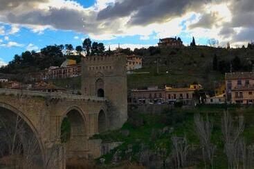 هاستل Oasis Backpackers' Toledo