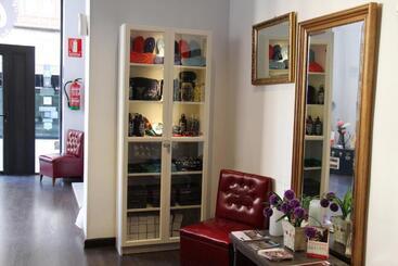 هاستل Oasis Backpackers' Toledo