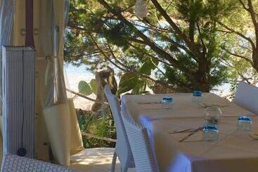 Baia De Bahas Apartaments & Resort