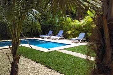 تختخواب و صبحانه Villas Picalu Lodge