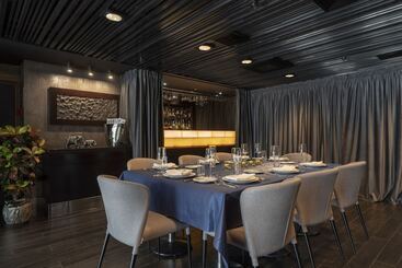 هتل 11 Mirrors Design