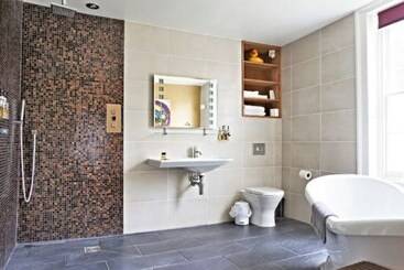 هتل Chaucer House Bijouabode