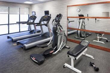 Отель Courtyard By Marriott Miami At Dolphin Mall
