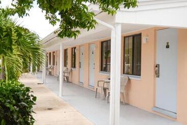 هتل Economy Inn