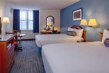 Отель Federal City Inn & Suites
