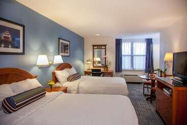 Отель Federal City Inn & Suites