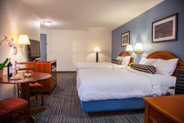 Отель Federal City Inn & Suites