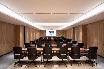 هتل Holiday Inn Express Shantou City Center, An Ihg