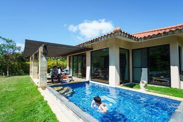 هتل Kanehide Kise Country Club