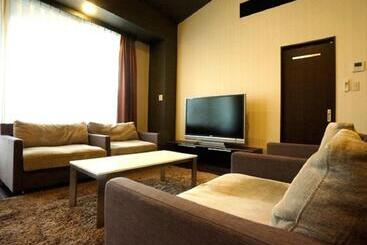 هتل Livemax Budget Esaka