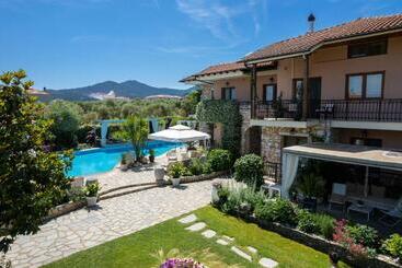 هتل Nikoleta Luxury Villa