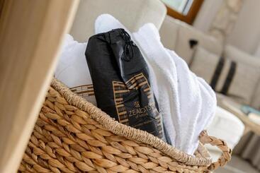 هتل Nikoleta Luxury Villa