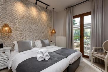 هتل Nikoleta Luxury Villa